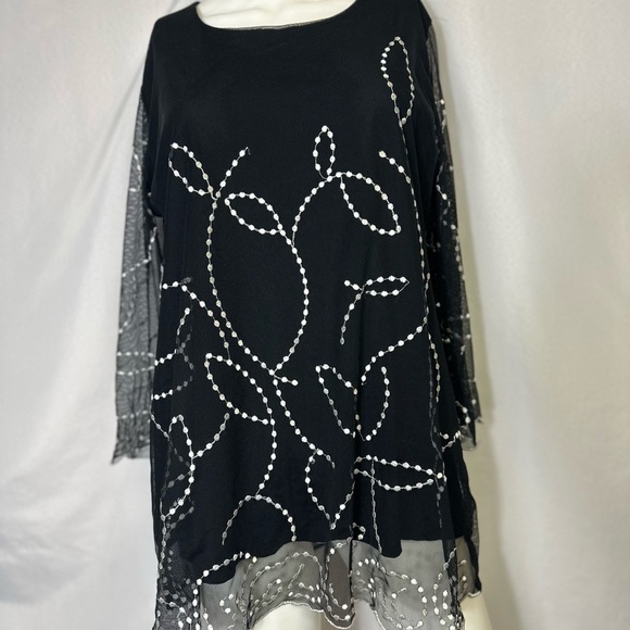 Alfani Tops - ALFANI BRAND SIZE LARGE NYLON BLACK BLOUSE W WHITE ACCENT